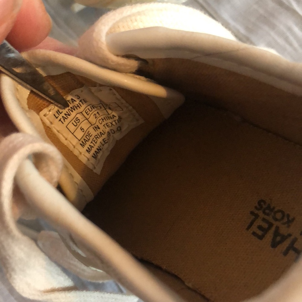 MICHAEL KORS girls toddler lace up sneakers size 5 tan signature logo - Picture 11 of 13